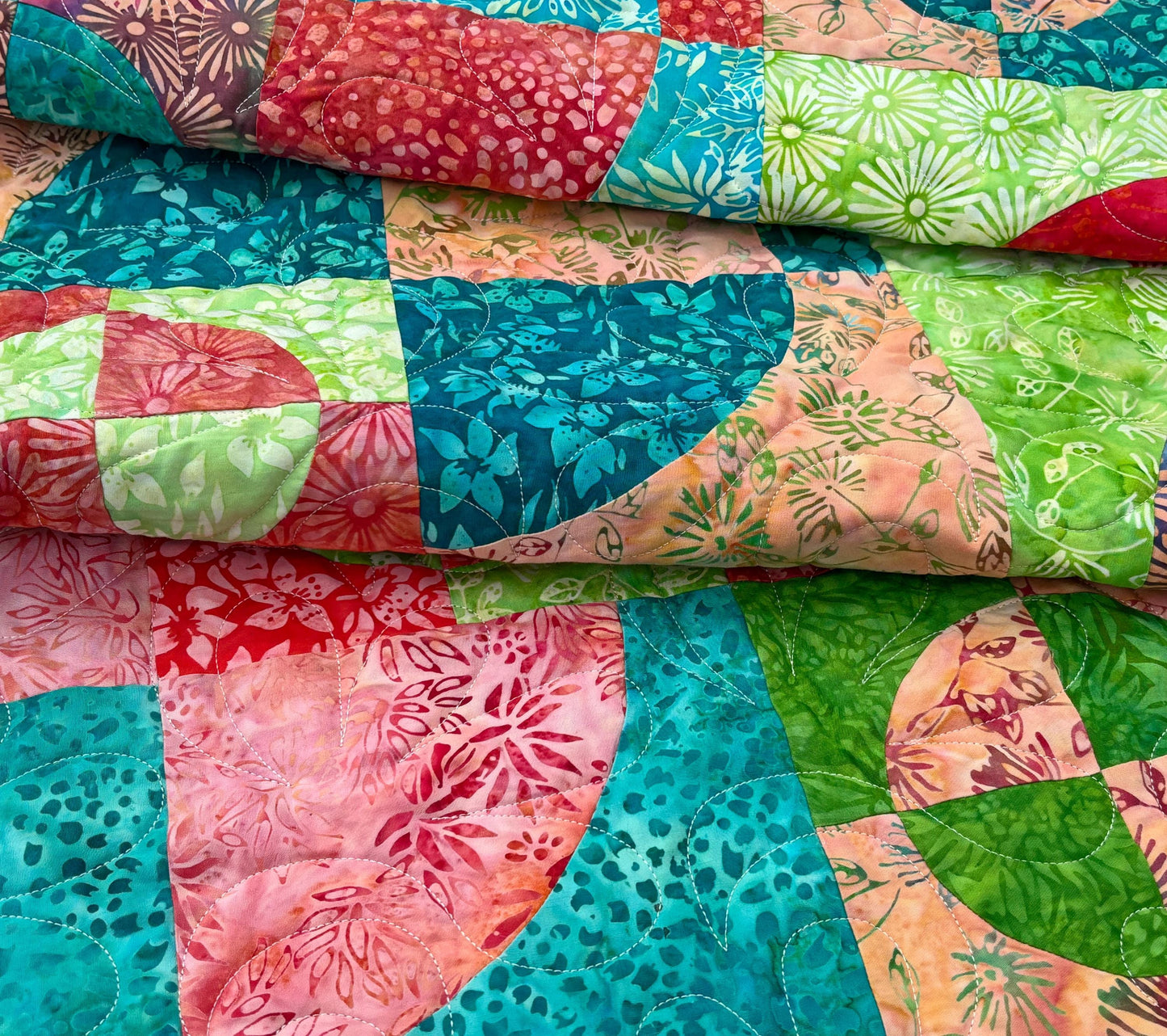 Circle Dance Quilt Pattern Printed Version - Cuddle Cat Quiltworks CCQ090, Fat Quarter Friendly Drunkard's Path Quilt Pattern