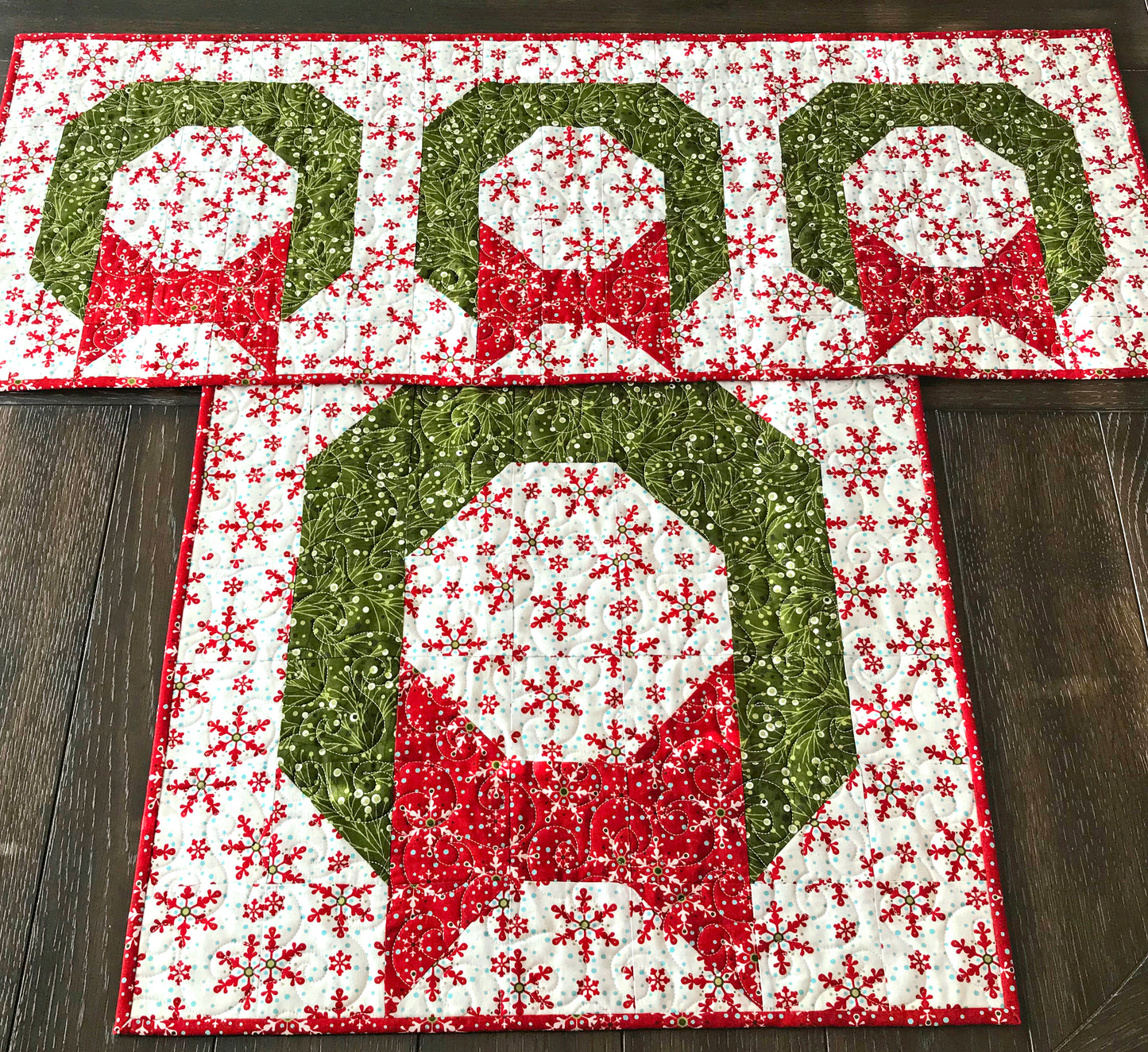 Christmas Wreath Table Runner & Topper Pattern - Printed Version