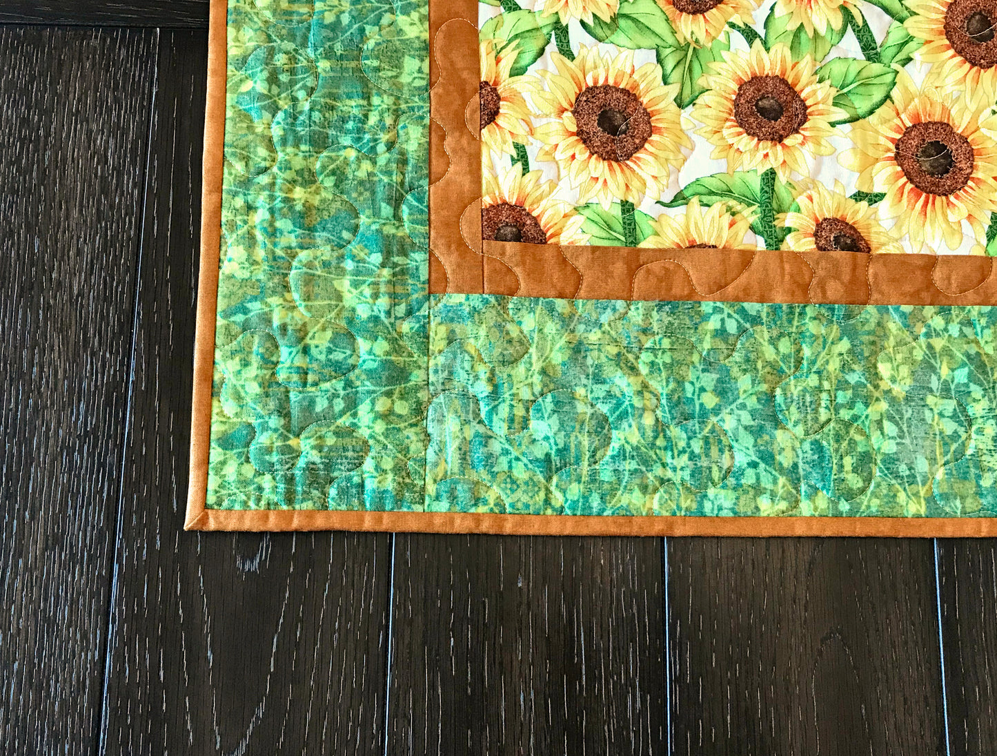 Green and Yellow Sunflower Table Topper - Handmade Quilts, Digital Patterns, and Home Décor items online - Cuddle Cat Quiltworks