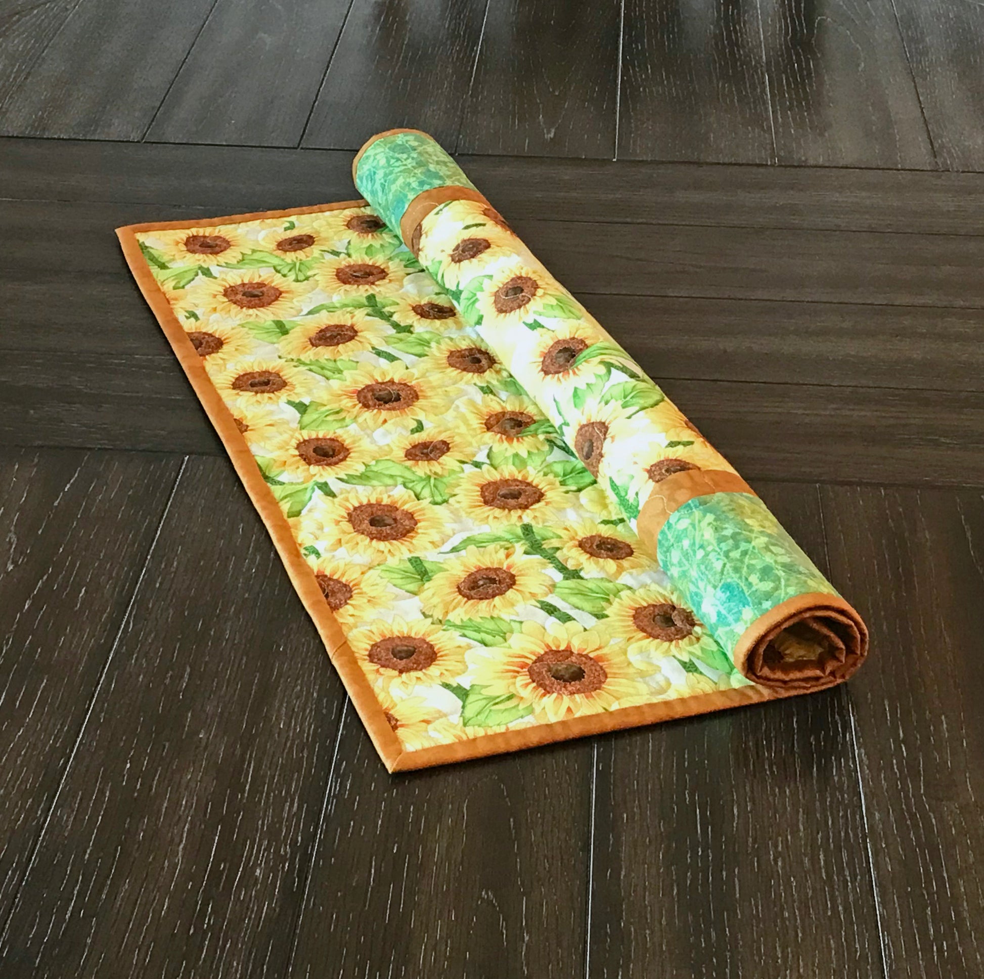 Green and Yellow Sunflower Table Topper - Handmade Quilts, Digital Patterns, and Home Décor items online - Cuddle Cat Quiltworks