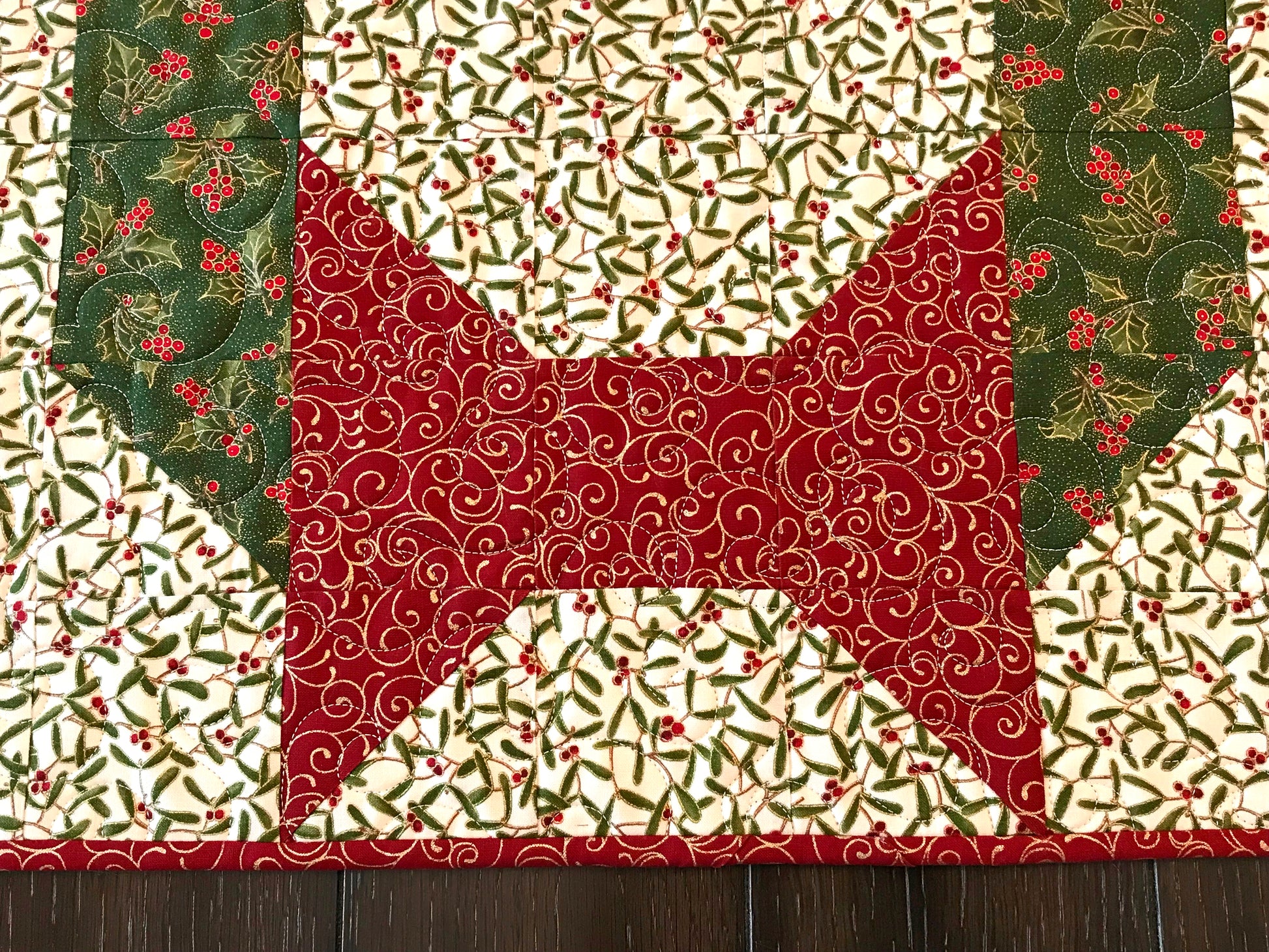 Christmas Wreath Table Topper - Handmade Quilts, Digital Patterns, and Home Décor items online - Cuddle Cat Quiltworks